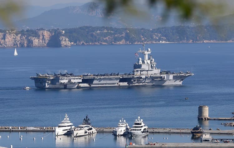 Este portaaviones es el único en servicio de Francia y ya fue utilizado contra el grupo radical este año