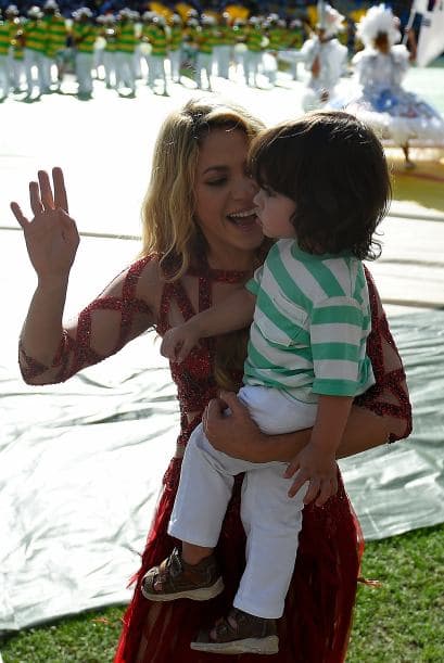 El pequeño Milan observaba toda la conmoción.