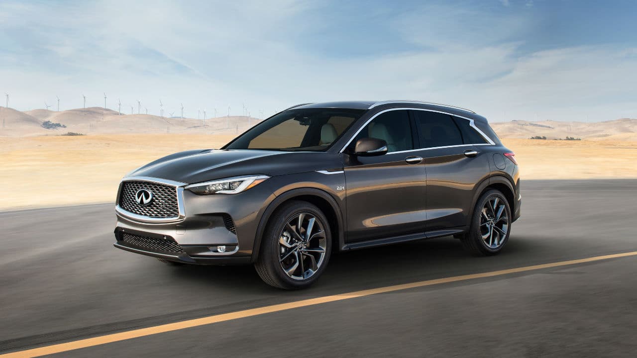 <b>Infiniti QX50 2019</b>
<br>La segunda generación está prevista para aparecer en el escenario estadounidense hasta mediados de 2018. Será un digno rival para competir con Cadillac XT5 y Acura RDX, no sólo por su diseño sino por su desempeño. Es
<a href="http://uni.vi/3K0H100S31J" target="_blank">el primer vehículo en incorporar un motor de compresión variable</a> (con la potencia de un propulsor turbo de cuatro cilindros y el torque de uno diesel) con 268 hp y 280 lb-pie de torque con transmisión CVT.