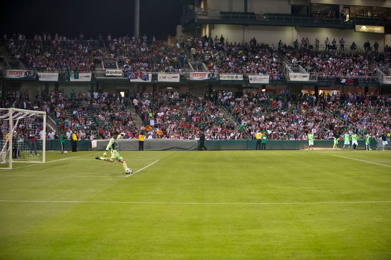 Este 12 de noviembre Chivas y Leon llegaron a Fresno con futbol de Liga MX. Leon derroto a Chivas 3-2.