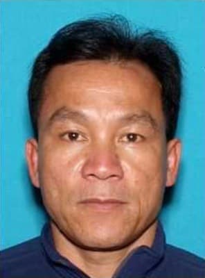 <h3 class="cms-H3-H3">Bob Tang</h3>
<br>
<br>Este hombre, de 53 años, es buscado por su presunta participación en el asesinato de un hombre en Alameda, California, el 14 de mayo de 2017. 
<br>
<br>La agencia precisa que el prófugo mató a la víctima para después desmembrar su cuerpo, antes de huir a Camboya. 
<br>
<br>El FBI ofrece una recompensa de hasta 10,000 dólares por información que conduzca directamente a su arresto. 
<br>