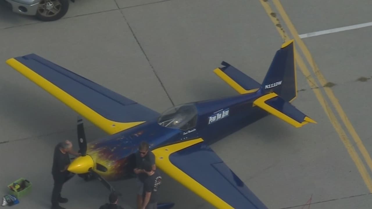 Una avioneta aterriza de emergencia en un parque de Long Island y termina en un estacionamiento