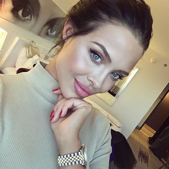 Mara tiene un rostro muy bello.