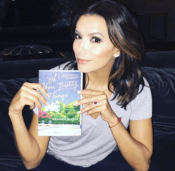 Fue así que en diciembre de 2015, Eva Longoria recibió un anillo con un Rubí Sangre de Pichón, es decir, una piedra más cara y pura que el diamante. De acuerdo con la revista Quién, la leyenda dice que la piedra de este tipo de anillos es roja porque es una gota de sangre del corazón de la tierra que une a los humanos con un todo universal.