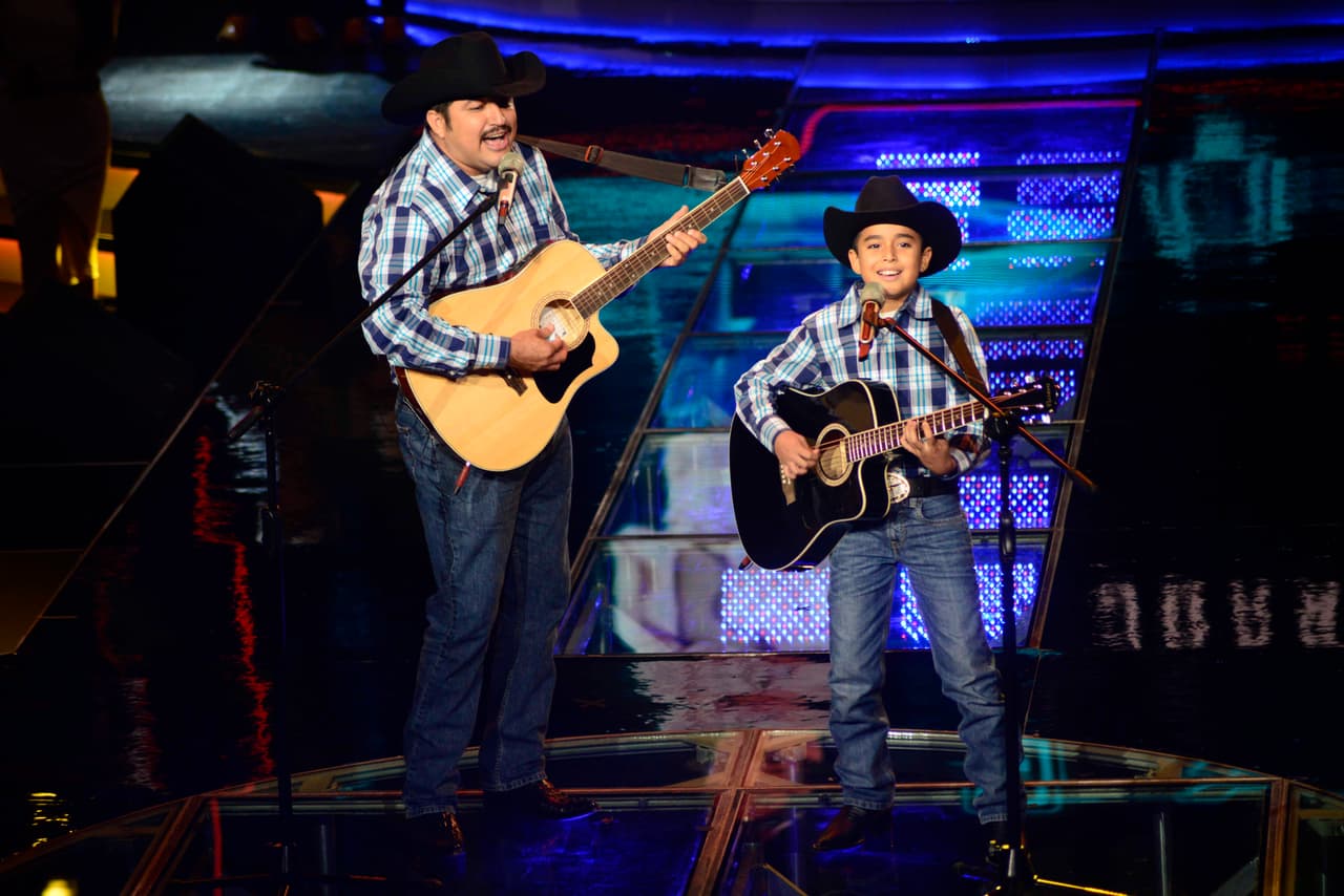 Cristian Castro y Espinoza Paz no pararon de ¿pelear?, los jueces fueron más duros, los capitanes se notaron un poco estresados, Gali lució súper sexy y una familia abandonó su sueño. Esto y más pasó en la segunda gala de Me Pongo De Pie.