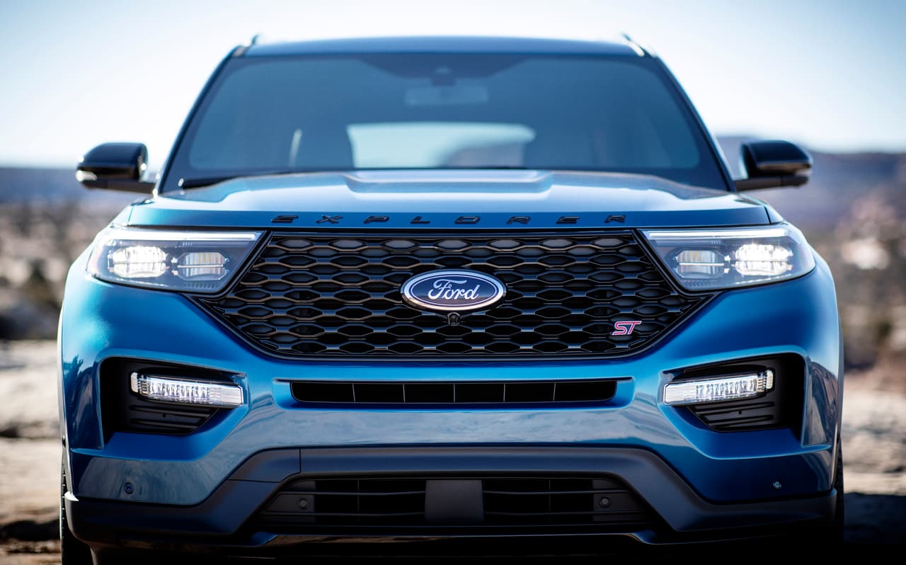 <h3 class="cms-h3-H3">Ford Explorer ST 2020</h3>
<br>Bajo el capó de la Ford Explorer ST se esconde un motor V6 Ecoboost de 3.0 litros de desplazamiento, el cual Ford estima podrá alcanzar la producción de 
<b>400 caballos de fuerza</b> y 
<b>415 lbs.-pie de torque</b>. Por esas cositas mágicas del mercadeo, tradicionalmente los estimados preliminares de los vehículos de alto rendimiento de Ford se quedan cortos, así que no duden de que todos y cada uno de esos caballos van a estar allí, el día que la Explorer ST llegue a los concesionarios.
