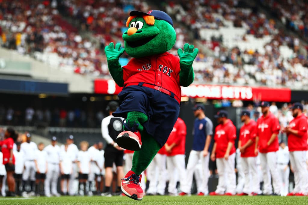 'Wally, the Green Monster', es una de las mascotas más populares de la MLB. Es parte fundamental de los Boston Red Sox.