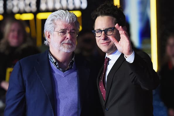 El legendario George Lucas, creador de la saga de “Star Wars” junto al cineasta J.J. Abrams.