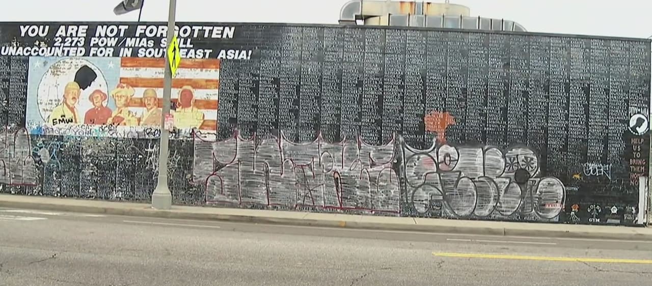 Monumento en honor a soldados fallecidos fue el blanco de vándalos en California
