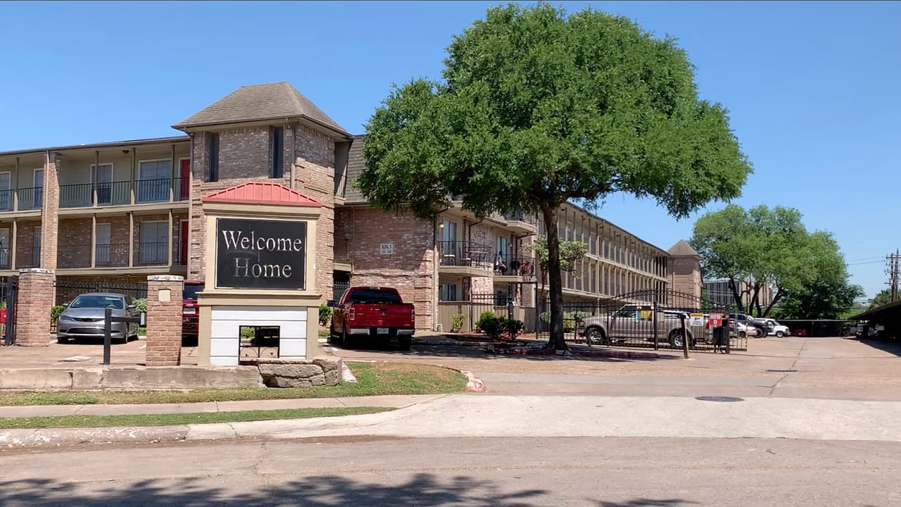 Existen complejos habitacionales que registran serios daños estructurales y en las escaleras.