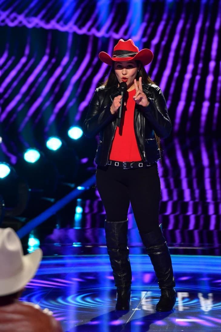 Les contó que tenía dos hijos y se dedicaba a cuidar de ellos.