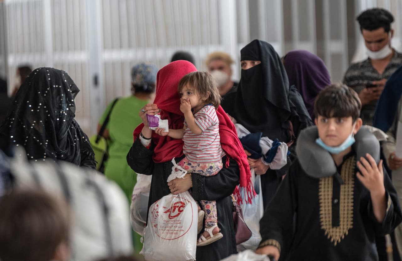 Phoenix y Tucson se preparan para recibir inmigrantes afganos