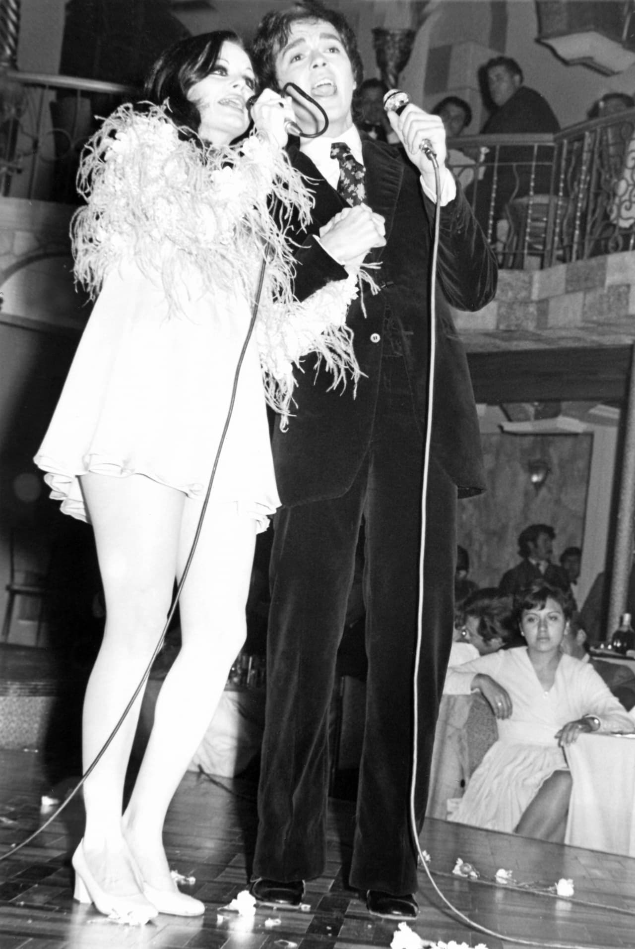 El 25 de marzo de 2006 la vida le cambió para siempre a Antonio Morales, mejor conocido como ‘Junior’, tras ver partir a Rocío Dúrcal, su gran amor. Su muerte significó un duro golpe para él, a tal grado que nunca pudo superar su partida. La pareja se casó el 15 de enero de 1970 y tuvo tres hijos, Carmen María, Antonio Fernando y Shaila. Él murió el 15 de abril de 2014.