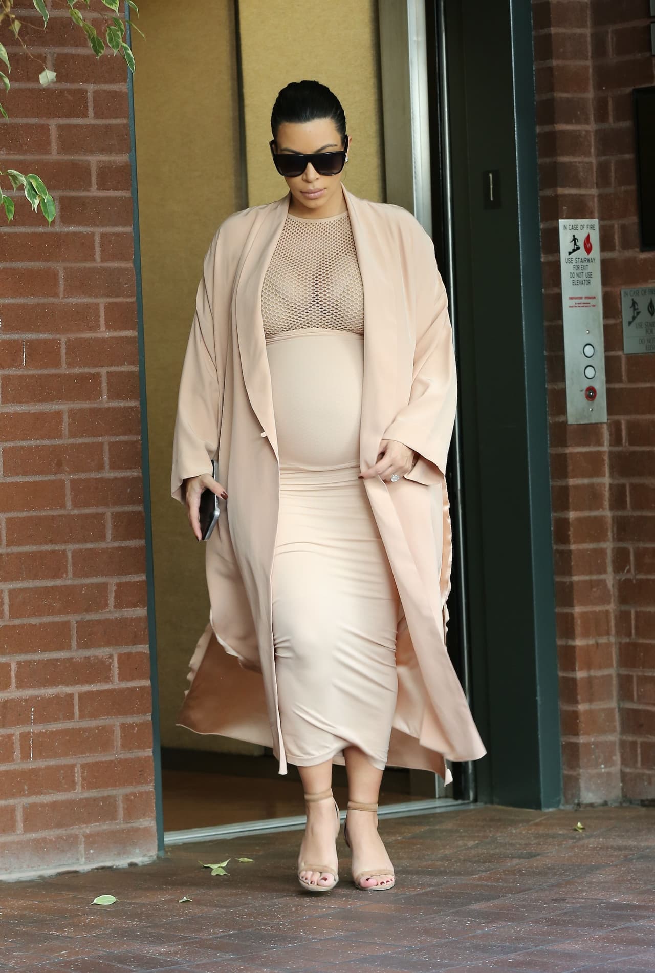 Ya queda poco tiempo, pues la pancita de Kim cada día se ve más grande.