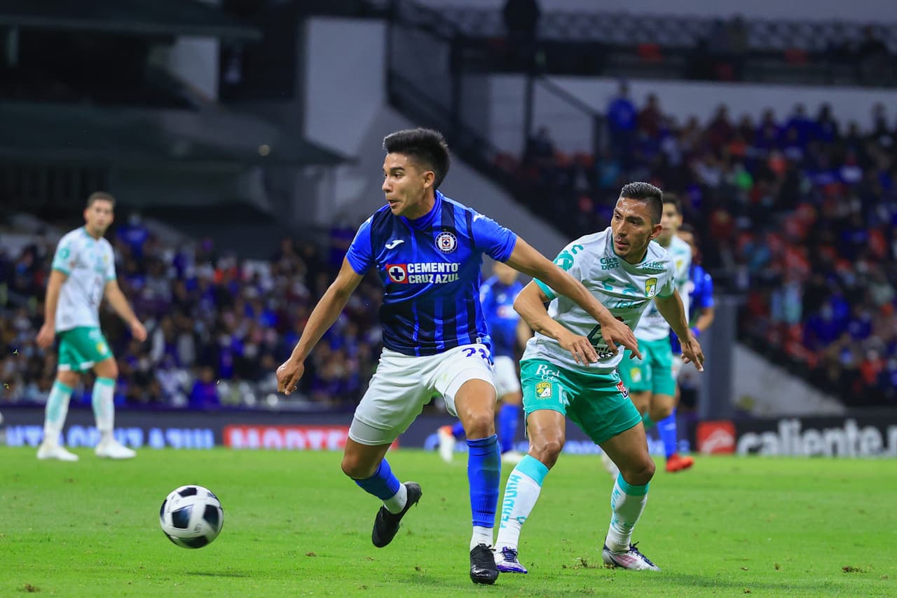 León le pega al Cruz Azul en estadio Azteca 0-1, llegan a 26 puntos y se sitúan como el tercer mejor equipo del torneo.