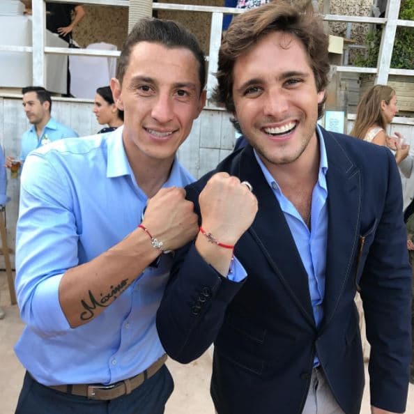 Diego Boneta también presumió su encuentro con Guardado y hasta posó igual que Sofía.