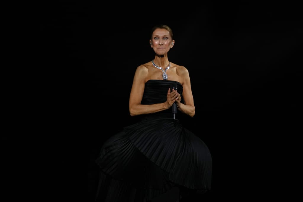 Celine Dion emociona a sus fans con un conmovedor concierto tras superar un raro padecimiento