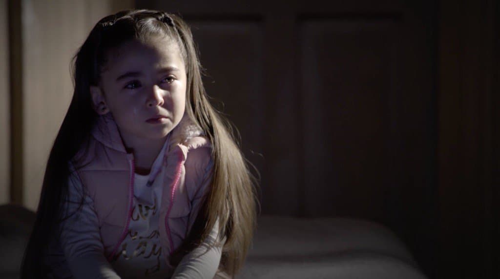 Pero las tristezas de esta pequeña aún no terminan, el malvado
<b><a href="http://www.univision.com/novelas/la-doble-vida-de-estela-carrillo/alejandro-tommasi-es-mr-blake-en-la-doble-vida-de-estela-carrillo">Mr. Blake</a></b> la tuvo encerrada e incomunicada por varios días.