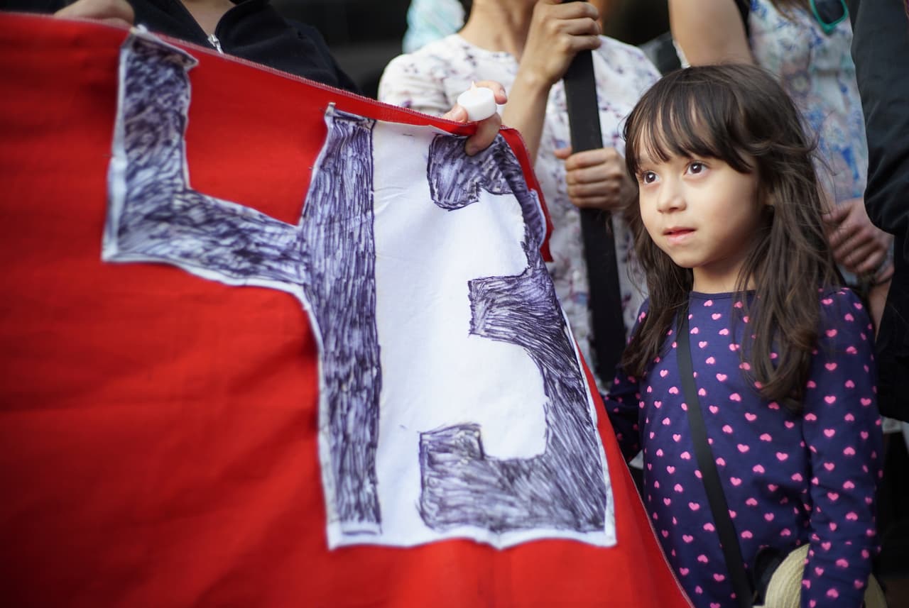 El sábado a las 8 pm se proyectará el filme “Ayotzinapa Crónica de un Crimen de Estado” en la Citlalin Gallery, localizada en el 2005 S Blue Island. Este documental es de los creadores de “Rojo Amanecer”.