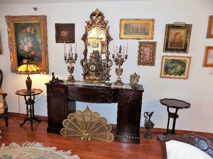 De acuerdo con el sitio Estate Sales.net, sólo se recibirán a compradores que hayan hecho cita.