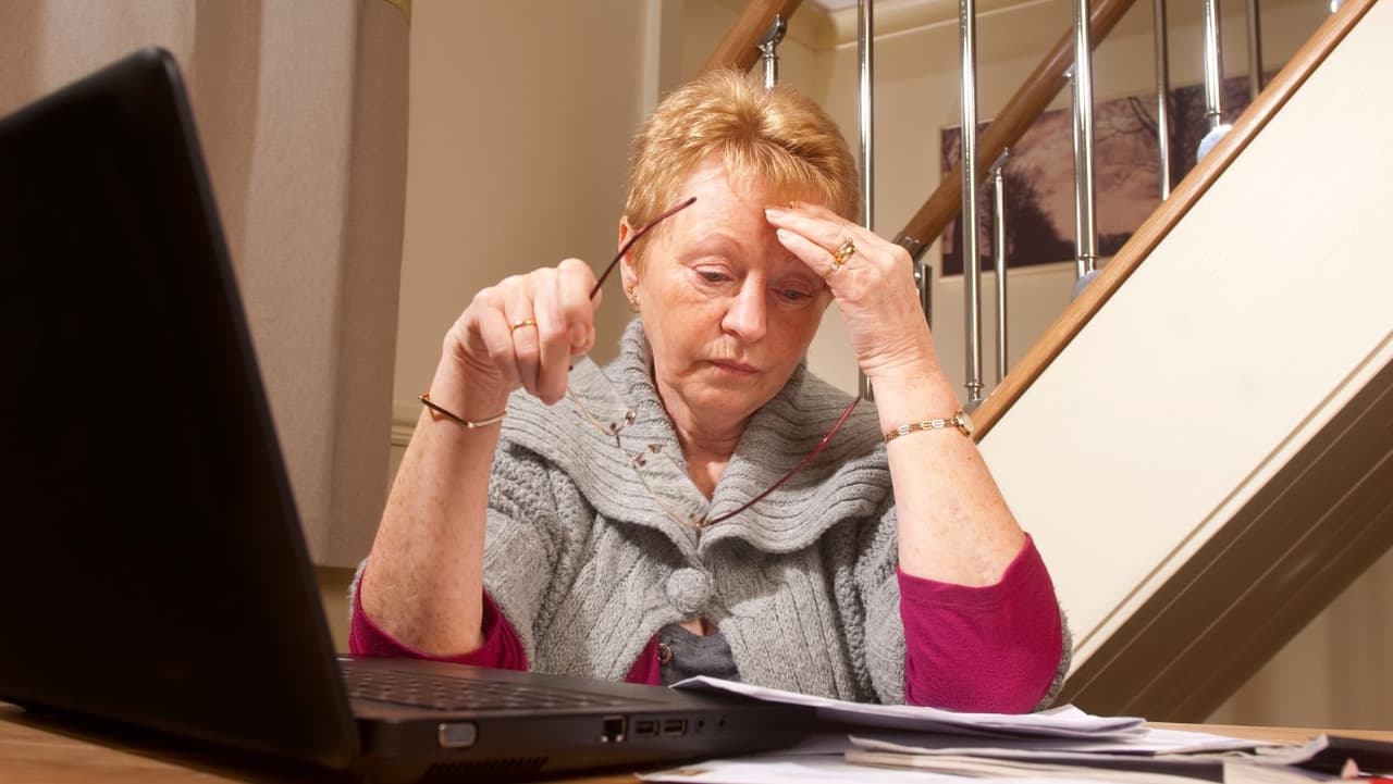 Tiene derecho a
<b>grabar las llamadas telefónicas</b> con los cobradores de deudas. Solo asegúrese de
<b>notificarles </b>antes de comenzar a grabar. Si se niegan a ser grabados, cuelgue y
<b>comuníquese por correo electrónico</b> para que todo quede por escrito.