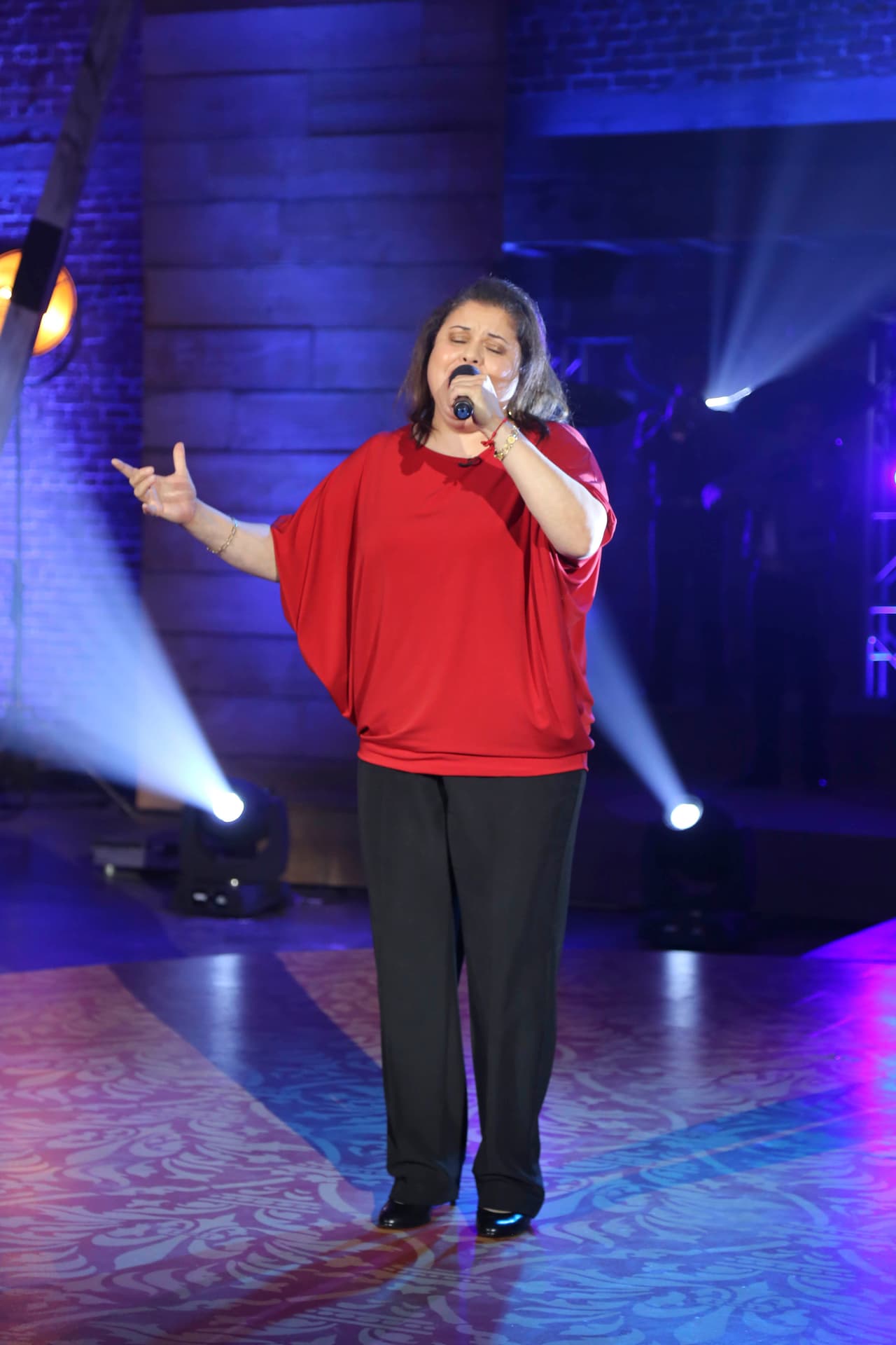 Estuvo trabajando como policía hasta que se enteró que había sido seleccionada para concursar en La Reina de la Canción.