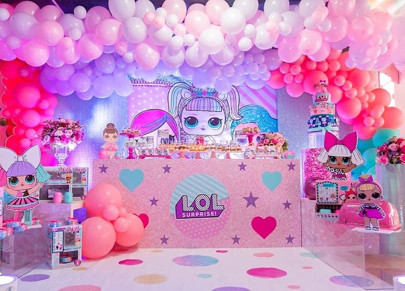 Sus papás las festejaron a lo grande el mismo día en un salón de eventos para niños en donde sobresalió la extraordinaria decoración con los personajes favoritos de las niñas.