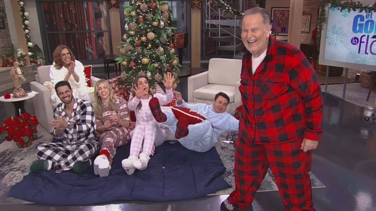 En pijama, Lili Estefan y Raúl de Molina abrieron sus divertidos regalos de Navidad