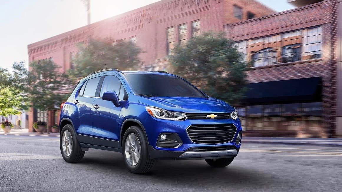 <b>Cuarto lugar: Chevrolet Trax</b>
<br>
<br>Solo el 
<b>48% </b>de los propietarios de la mini crossover de Chevrolet volverían a comprarla. Las quejas principales estuvieron relacionadas a lo incómoda que es y a 
<b>lo mal que se siente manejarla</b>. Su bajísimo precio inicial de 21,000 dólares no ayudó a que sus dueños la consideraran como un buen valor. 
<br>
<br>
<b>Nuestra opinión</b>: Una oportunidad perdida de Chevrolet en uno de los segmentos que está despertando más interés entre el público más jóven.