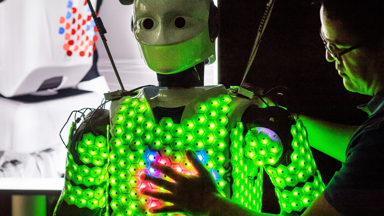 El robot que puede sentir: científicos desarrollan una piel artificial que imita el sistema nervioso humano (fotos)