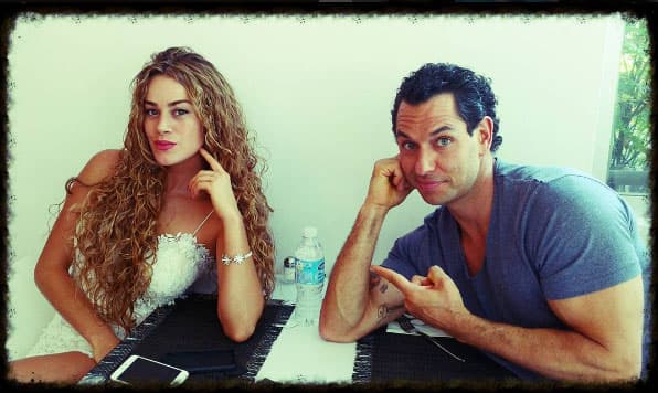 Este par de traviesos siempre están de muy buen humor.