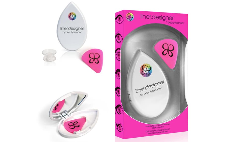 1. LINER.DESIGNER, Beauty Blender, 
<a href=" http://www.sephora.com/liner-designer-by-beautyblender-reg-P406731">Sephora</a>, $16 dólares | El nombre te puede hacer pensar en un delineador, sin embargo esta pieza triangular sirve de guía para lograr tres delineados distintos. Según el ángulo en el que lo coloques. Lo puedes usar con delineadores en gel, crema o lápiz. También funciona para evitar manchar tu piel, al aplicar la máscara de pestañas. 
<br>