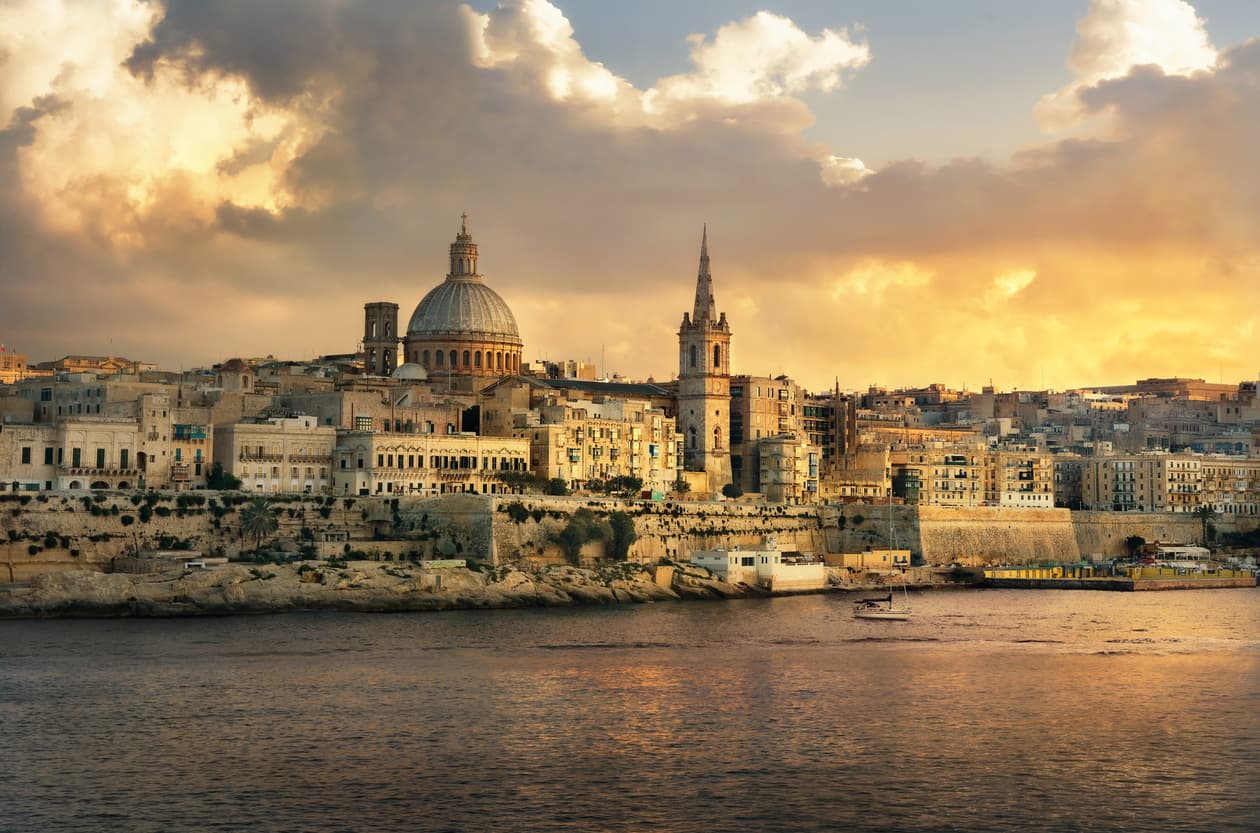 En todas sus islas, 
<b>Malta tiene una población </b>de 411,000 habitantes, según el último censo hecho en 2011. En la foto, una vista panorámica de La Valeta, la capital maltesa.