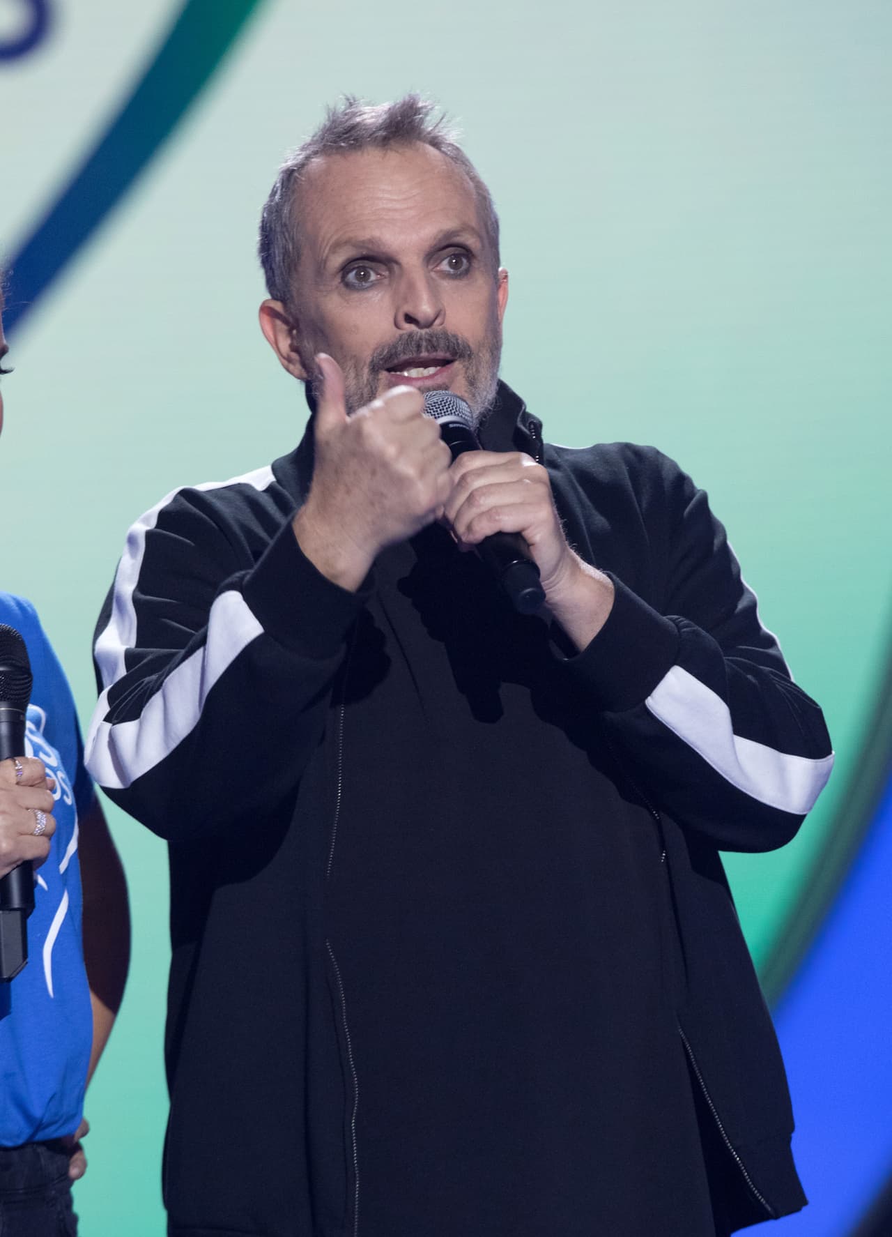 "¿No te veía nadie?", le preguntó el presentador: "¿
<b>A quién quieres que me enseñe</b>, en ese estado?", le respondió el cantante.
<br>