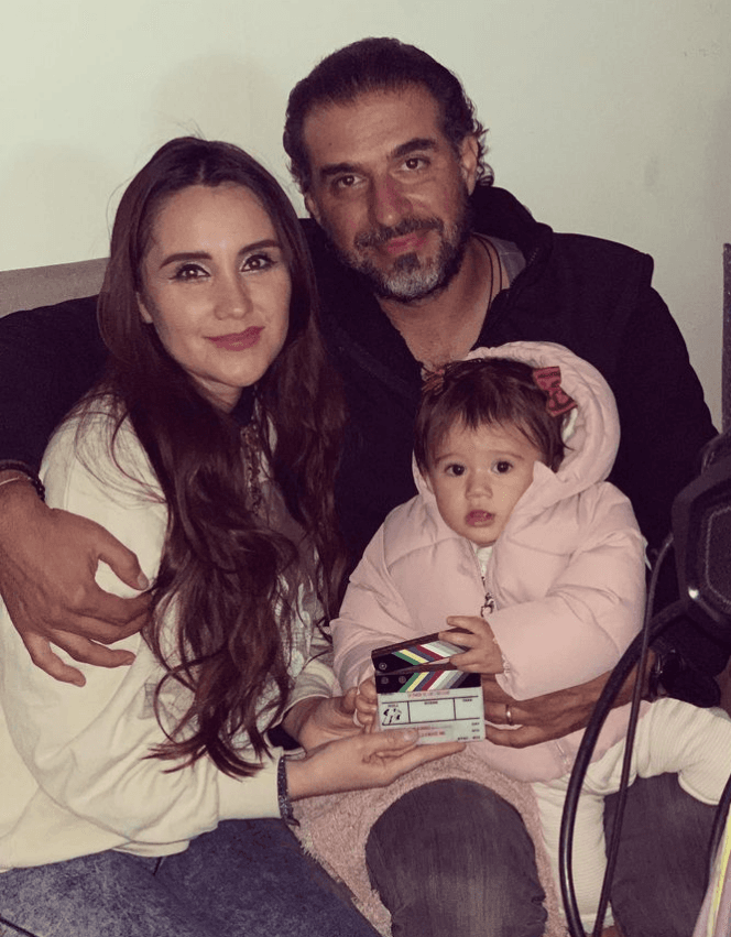 Dulce María con su esposo, Paco Álvarez, y su hija