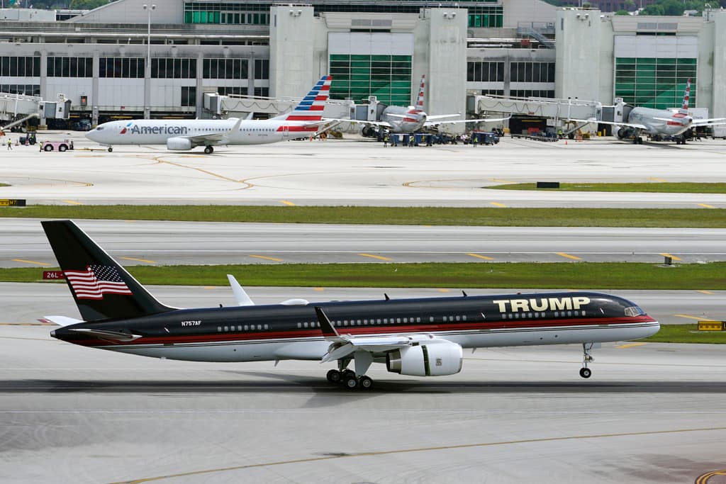 Está previsto que Trump comparezca en un tribunal federal de Miami
<a href="https://www.univision.com/local/miami-wltv/lo-que-viene-para-trump-tras-la-imputacion-de-cargos-el-proceso-podria-tardar-hasta-un-ano-video">el martes a las 3:00 p.m. (EDT).</a> Luego se espera que entregue declaraciones desde su club de golf en Bedminster, Nueva Jersey.