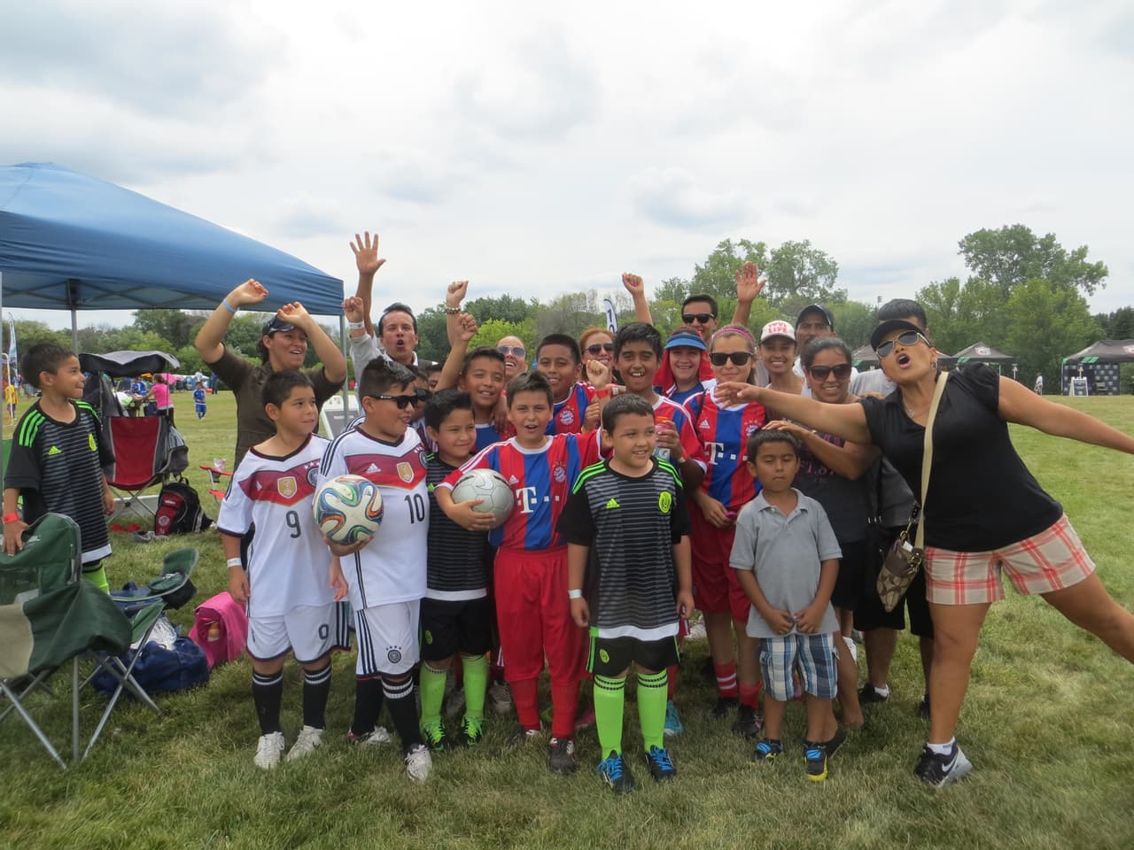 Una verdadera fiesta de goles y diversión marcó el inicio de Copa Univision 2015. Mira la galería de fotos de este gran evento deportivo.