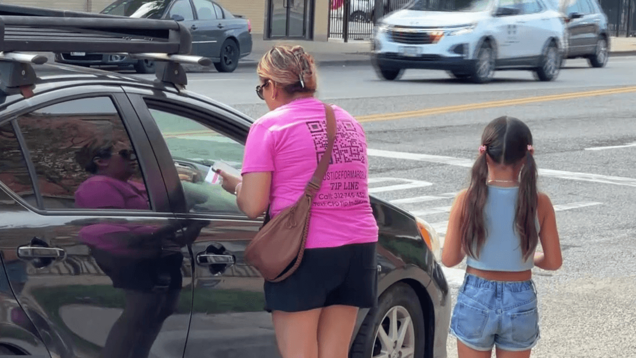 La familia asegura que las autoridades 
<b>no han dado avances concretos</b> en la investigación. 
<a href="https://www.univision.com/local/chicago-wgbo/novio-de-la-joven-mortalmente-atropellada-en-pilsen-exige-avances-en-la-investigacion-video" target="_blank">Leyva señaló</a> que 
<i>“ </i>el sargento que estaba en el hospital dijo que se encargaría. Ya casi pasa una semana y no me han dicho nada ”.
<br>
<br>La frustración crece entre sus seres queridos.