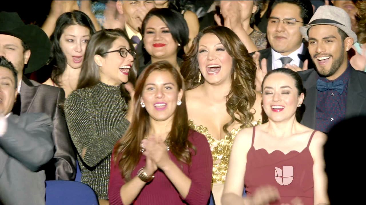 Jenni una vez más demostró ser la mejor cantante grupera al ganar el perimo de la radio a la mejor canción.