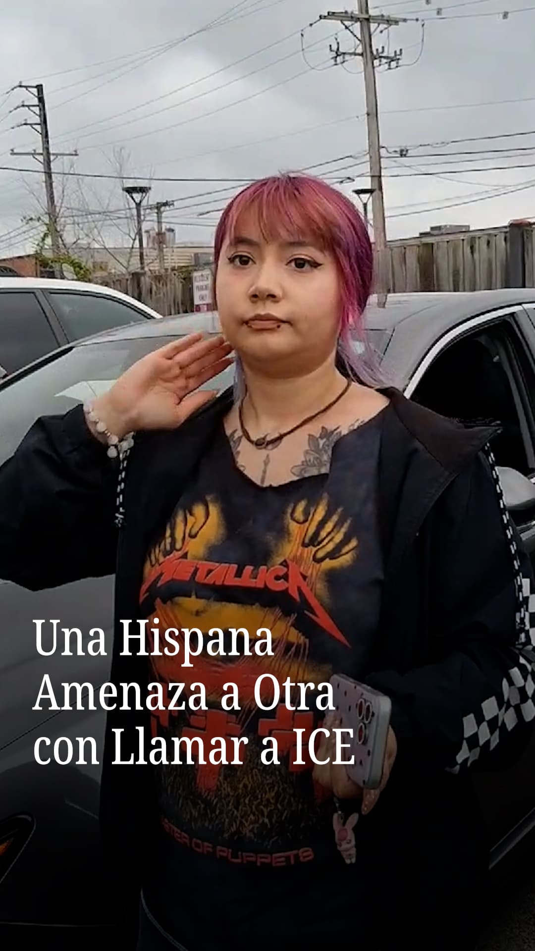 Joven hispana la amenaza con llamar a ICE