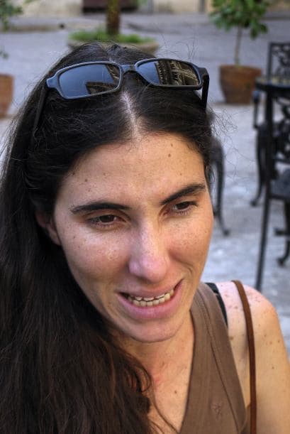 Sánchez dijo que otro bloguero que logró acceso a Internet desde un hotel, se ha puesto en contacto con los responsables de Twitter pero "no ha recibido respuesta".