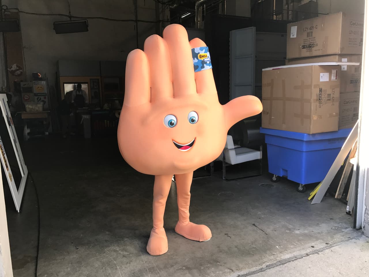 Qué mejor manera de dar inicio a un gran día que con un invitado muy especial de 'The Emoji Movie'.