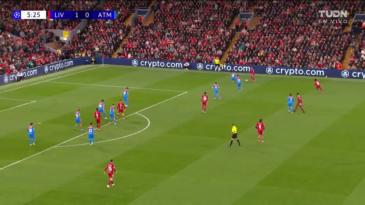 ¡GOL!  anota para Liverpool. Mohamed Salah