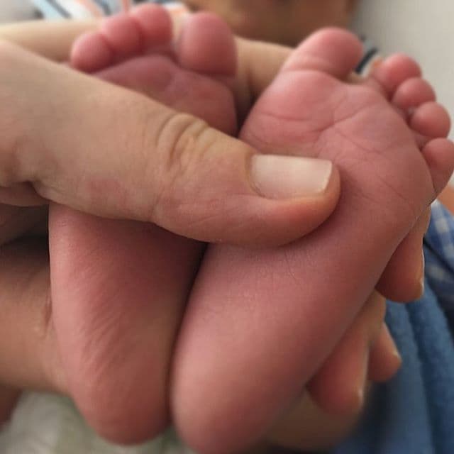 En días pasados, la protagonista de "La Malquerida" publicó una foto con los pies de su bebito Diego. "¡Las patitas más hermosas del mundo entero! Muero de amor", expresó la actriz.