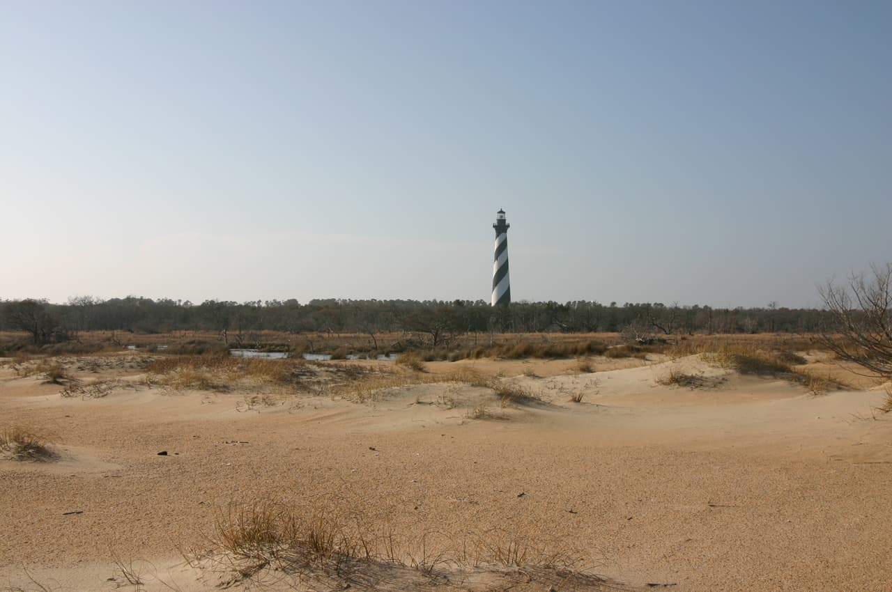 <b>Puesto 5: Lighthouse Beach, Carolina del Norte.</b> “Es el lugar número uno para surfear en la Costa Atlántica. Los grandes bancos de arena en alta mar enfocan la energía de las olas en esta playa”, asegura el Dr. Beach.