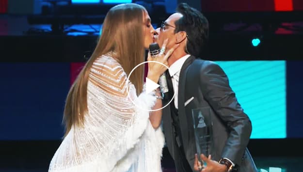 Marc Anthony le dio un beso en la boca a JLo aun cuando no había anunciado que se divorciaría de la modelo Shannon de Lima.