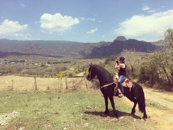 Para descansar de las grabaciones de la novela.