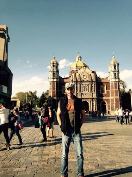 Enrique Montaño, a quien ves como 'Justino' en "Pasión y Poder", aprovechó para pasear por la Ciudad de México.