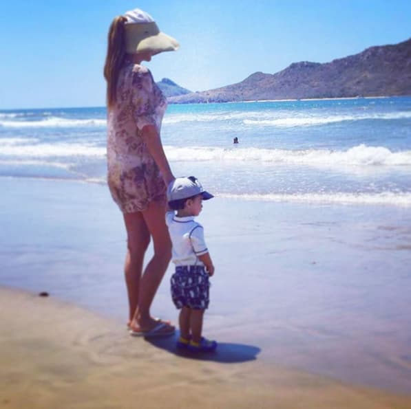 Ninel Conde está grabando su nuevo disco en Mazatlán, y aprovecha cada instante para descansar con su pequeño hijo.