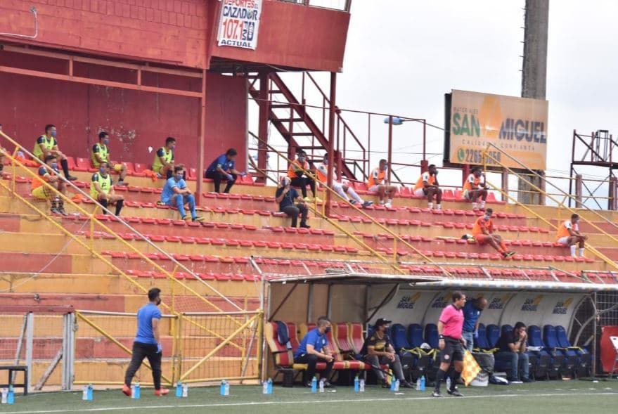 Y un día el futbol volvió a Latinoamérica… Costa Rica reanudó su liga
